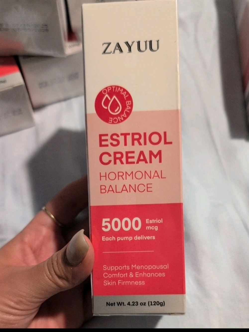 Zayuu Estriol Cream Hormonal Balance Moisturizer - Pink and White